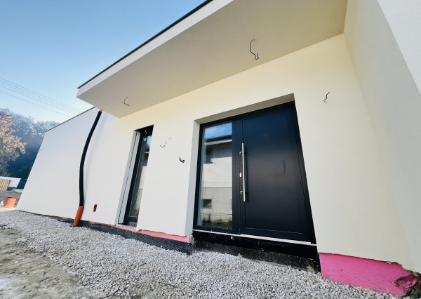 LUXUSNÝ priestranný 4 izb. - bungalov s pozemkom 1020 m2. Krivosúd – Bodovka